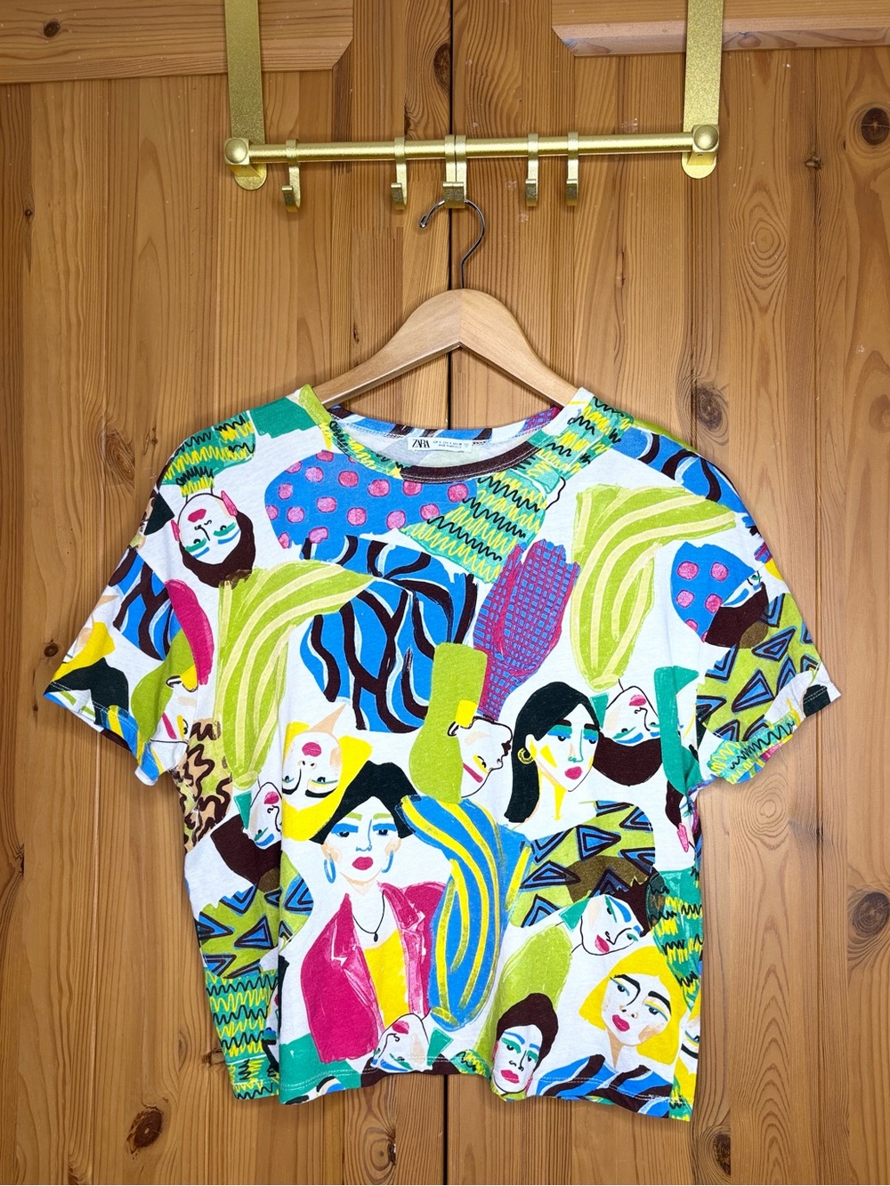 Zara Multicolour Graphic Pop Art Crop Tee w Bright Abstract Faces in Sz Small - Picture 2 of 4